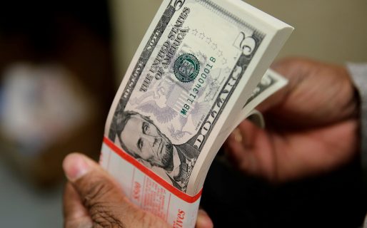 La cotización del dólar libre no para de subir y cerró a $289 después de las nuevas medidas del Gobierno