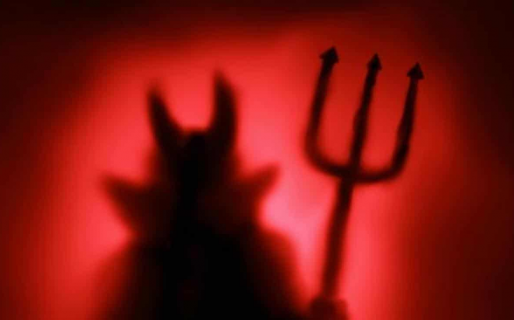 Dice que el diablo está en su casa: “Me quieren cortar la cabeza, el mundo está en peligro”