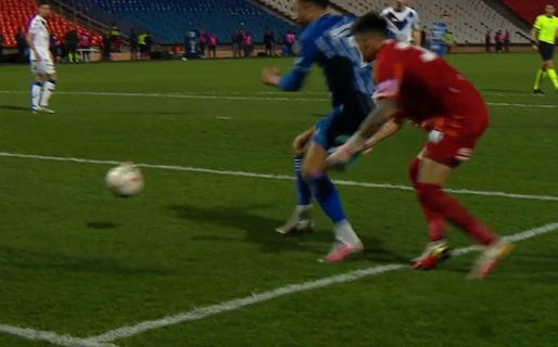 ¿Y las manos? El insólito blooper del arquero de Vélez que le dejó un gol servido a Godoy Cruz