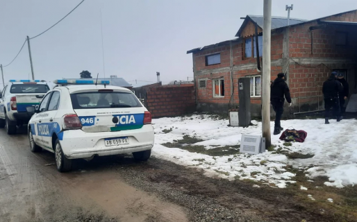 Entró a robar a una casa y las huellas en la nieve lo delataron