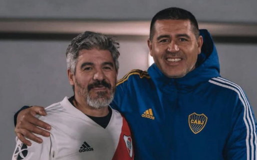 El abrazo entre Ortega y Riquelme que hizo delirar a los hinchas