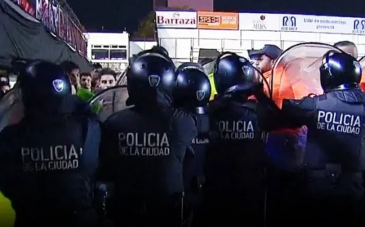 Impresionante pelea en el partido entre Barracas Central y Patronato