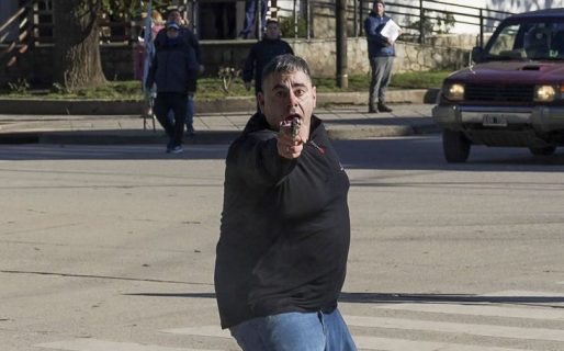 Impactante tiroteo en Neuquén entre dos facciones de ATE: un militante les disparó a dos fotógrafos