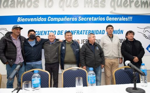 Sindicatos y empresarios de servicios vuelven a la carga contra YPF por los contratos de AESA