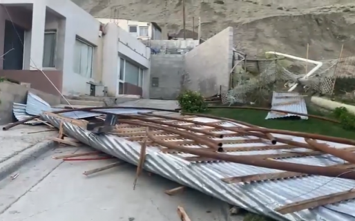 Un techo voló peligrosamente producto del viento