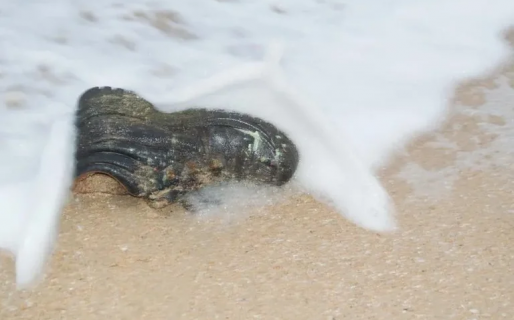 El misterio de los pies mutilados y con modernas zapatillas que el mar lleva a las playas de Canadá