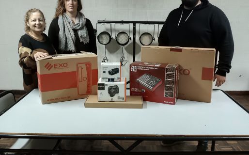 El Ministerio de Educación hizo entrega del primer set audiovisual