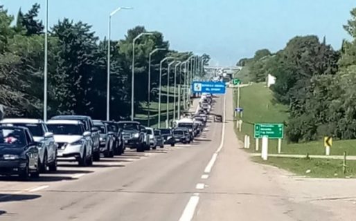 Argentina, en oferta: más de 10 horas en la frontera para no perderse el dólar barato local