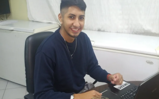 Cambió su viaje de egresados por una moto, fue repartidor y creó un servicio de mensajería