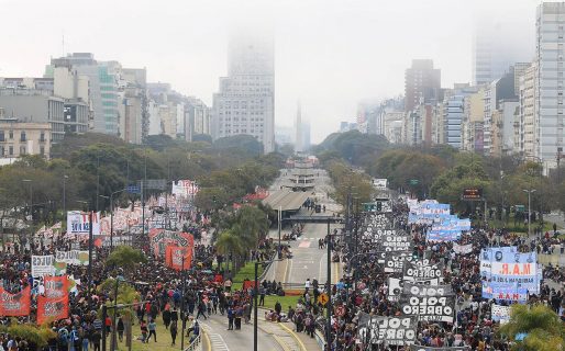 Los piqueteros vuelven a Plaza de Mayo y amenazan con hacer el primer acampe contra Sergio Massa