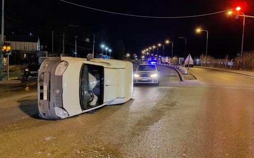 Fuerte choque y vuelco en Km.5