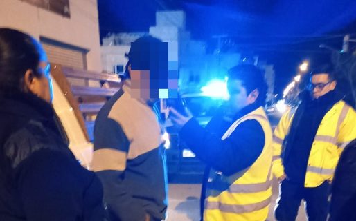 Manejaba con 2.09 de alcohol en sangre, cruzó un semáforo en rojo y fue detenido por la Policía