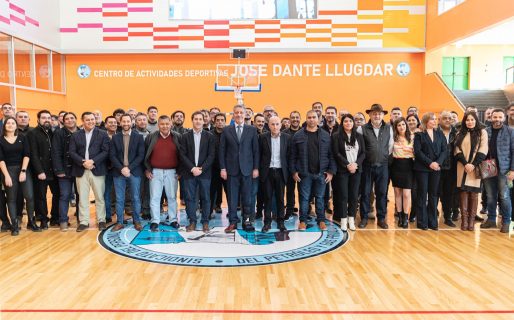 Luque acompañó el inicio de actividades del centro deportivo de Petroleros Jerárquicos