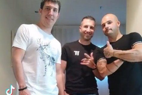 El viral de «los solteros a los 40» tiene una versión «Friends» y es furor