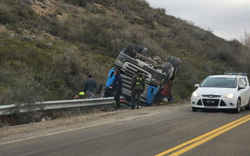 Un padre y su hijo heridos tras un vuelco en la bajada de Cañadón Ferrays