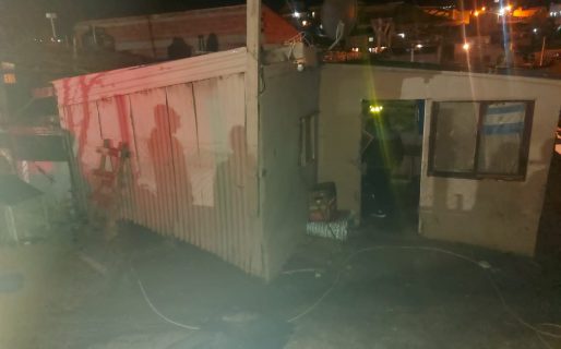 Principio de incendio en una vivienda precaria