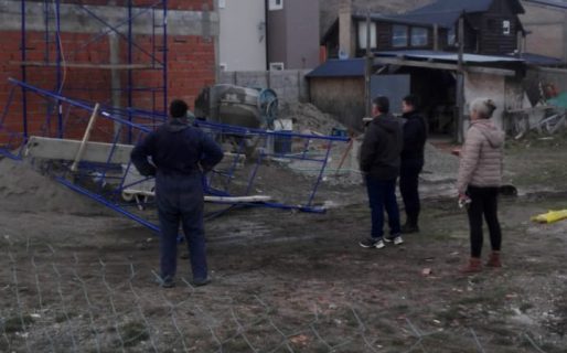 Un obrero resultó herido tras la caída de un andamio