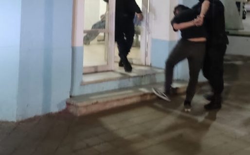 Lo echaron de un boliche y comenzó a tirar piedras en la vía pública