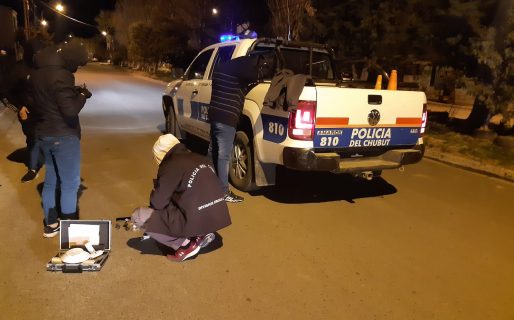 Circulaba con marihuana y al ver a la policía lo arrojó en una casa: Fue demorado