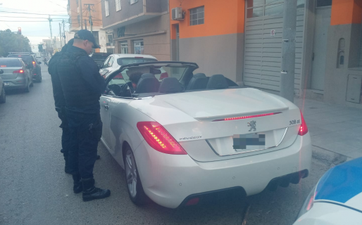 Conducía un auto valuado en 5 millones de pesos y con pedido de secuestro