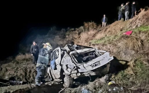 Tras un vuelco rescatan a un conductor que quedó atrapado