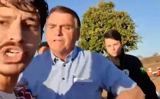 Jair Bolsonaro se peleó con un youtuber y le quiso sacar el celular