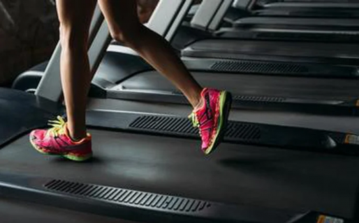 La indignante respuesta de un gimnasio a una mujer obesa: “Las caminadoras no están preparadas para tu condición”