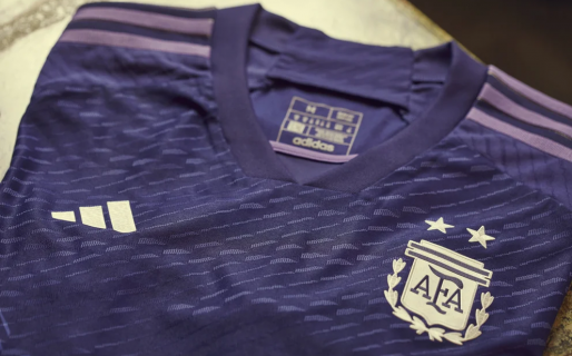 Presentaron la camiseta alternativa de la selección argentina para el Mundial