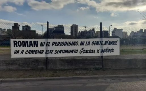 Tensión en Boca: colocaron un cartel en apoyo a Riquelme