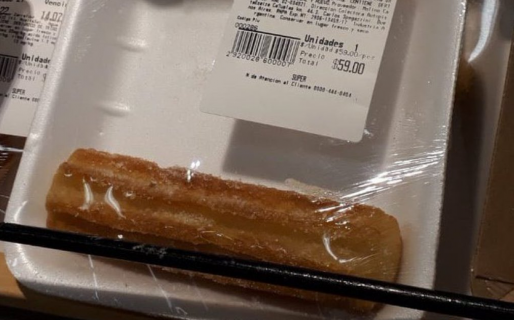Un supermercado vende churros empaquetados por unidad