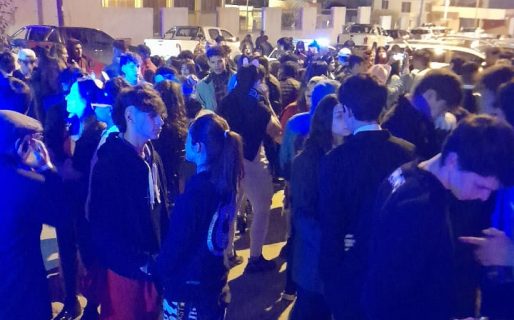 Fiesta clandestina: más de 100 menores aguardaban ingresar