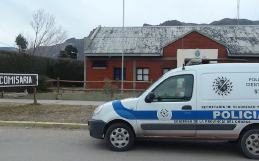 Macabro: un perro encontró un cadáver enterrado en una canchita de fútbol