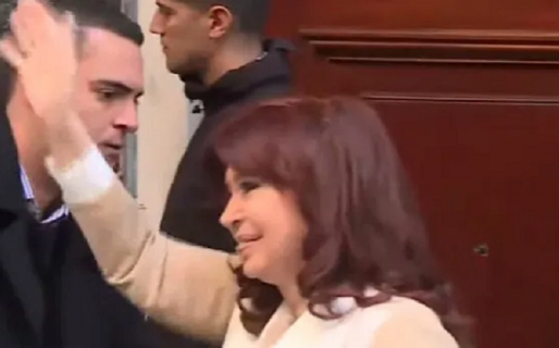 Así se emocionó Cristina Kirchner al saludar a los militantes