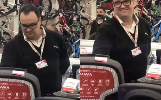 Una mujer puso la marcha peronista en un negocio de electrónica y sorprendió a los empleados