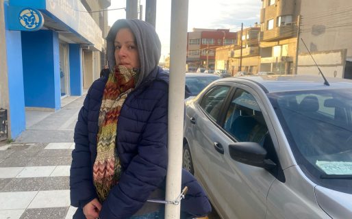 Se encadenó en Defensoría para pedir un techo para sus hijos: “De acá no me muevo y que sea lo que Dios quiera”