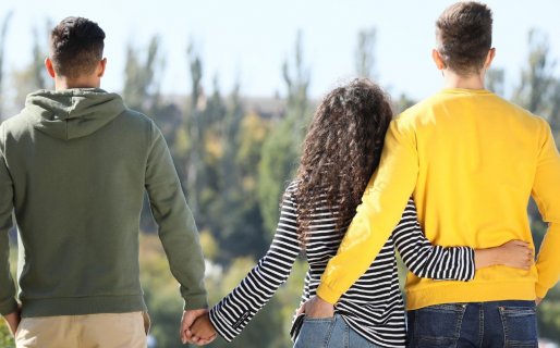 Venganza: salían de un telo y el novio engañado les impidió el paso