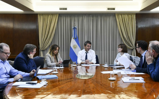 El Gobierno habilitaría la renuncia a los subsidios a las tarifas para quienes prefieran comprar dólar ahorro