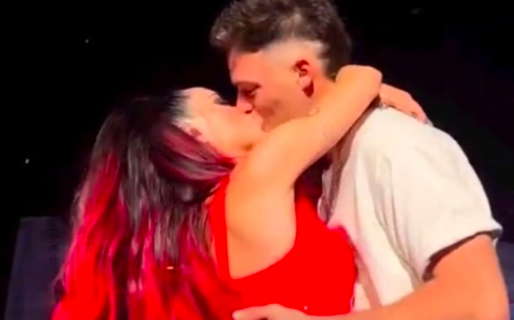 Lali Espósito y Santi Maratea se besaron para celebrar el final exitoso de una nueva colecta