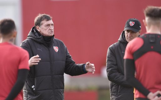 Julio César Falcioni asumió en Independiente y aclaró los rumores sobre una cláusula de salida: “Nunca fui un mercenario”