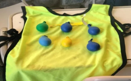 Demoraron a un hombre que vendía fernet en bombitas de agua en una cancha