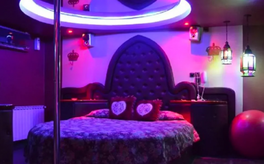 Murió de un infarto en un hotel alojamiento, su amante salió corriendo y lo tuvo que ir a buscar su esposa