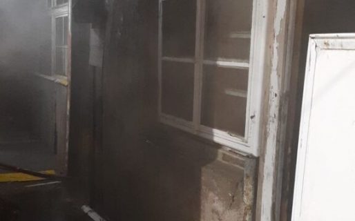 Las brasas mal apagadas de un asado provocaron un incendio en un quincho de Km 8