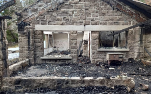 Una cabaña en Villa Mascardi fue incendiada y apuntan a la RAM