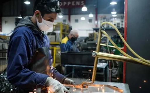 Según el INDEC, la industria creció un 6,9% en junio