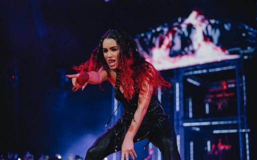 Lali Espósito rompió en llanto en pleno show y no pudo seguir cantando