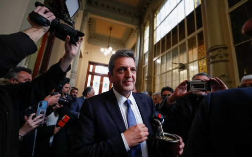 Con respaldo del kirchnerismo y expectativa por ser la última carta del Gobierno, arranca la era Massa en Economía