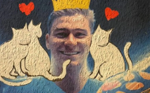 A Julián Álvarez le hicieron un mural por haberle pegado un pelotazo a un defensor muy odiado