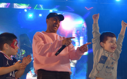 Pablito Castillo hizo vibrar a los miles de niños que asistieron al festejo de Petroleros