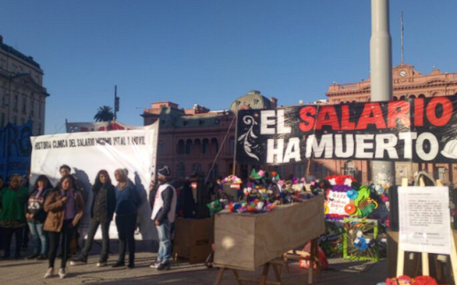 Que en paz descanse: movimientos sociales ‘velaron’ al salario mínimo