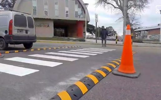 Confirmado: no sacarán los reductores de velocidad de la calle Máximo Abásolo